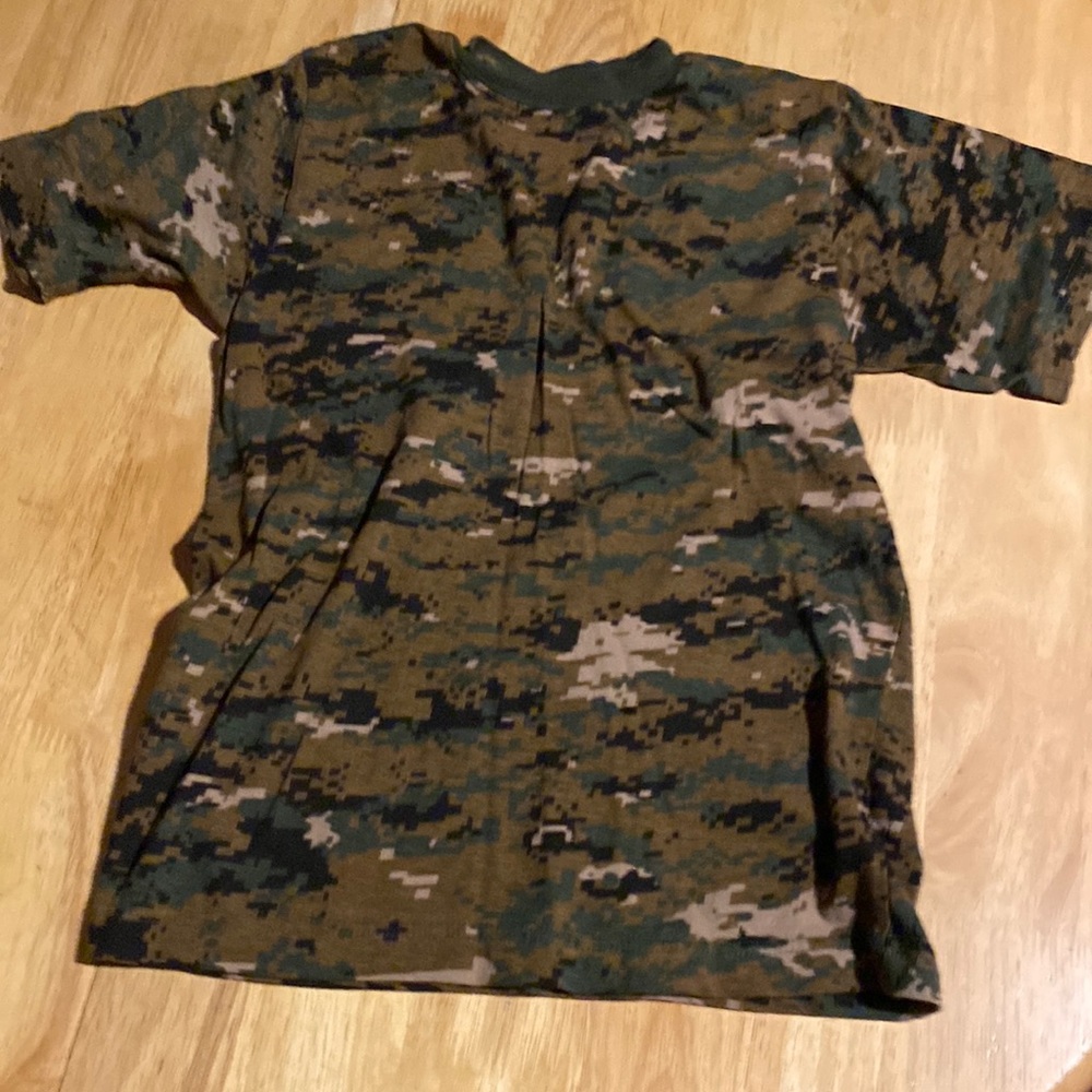 Boys. Lg 12-14  but fits small